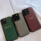Funda para iPhone Maison Caviar Lucca de cuero con diseño elegante y detalles sofisticados.