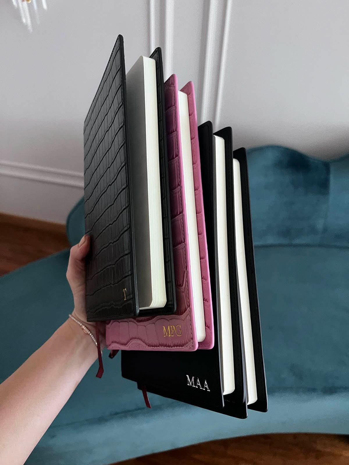 Agenda Sicilia de Maison Caviar, agenda portátil con diseño elegante y páginas blancas para organización diaria.