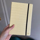 Agenda Sicilia de Maison Caviar, agenda anual con diseño elegante y páginas interiores, en la imagen sobre fondo neutro.