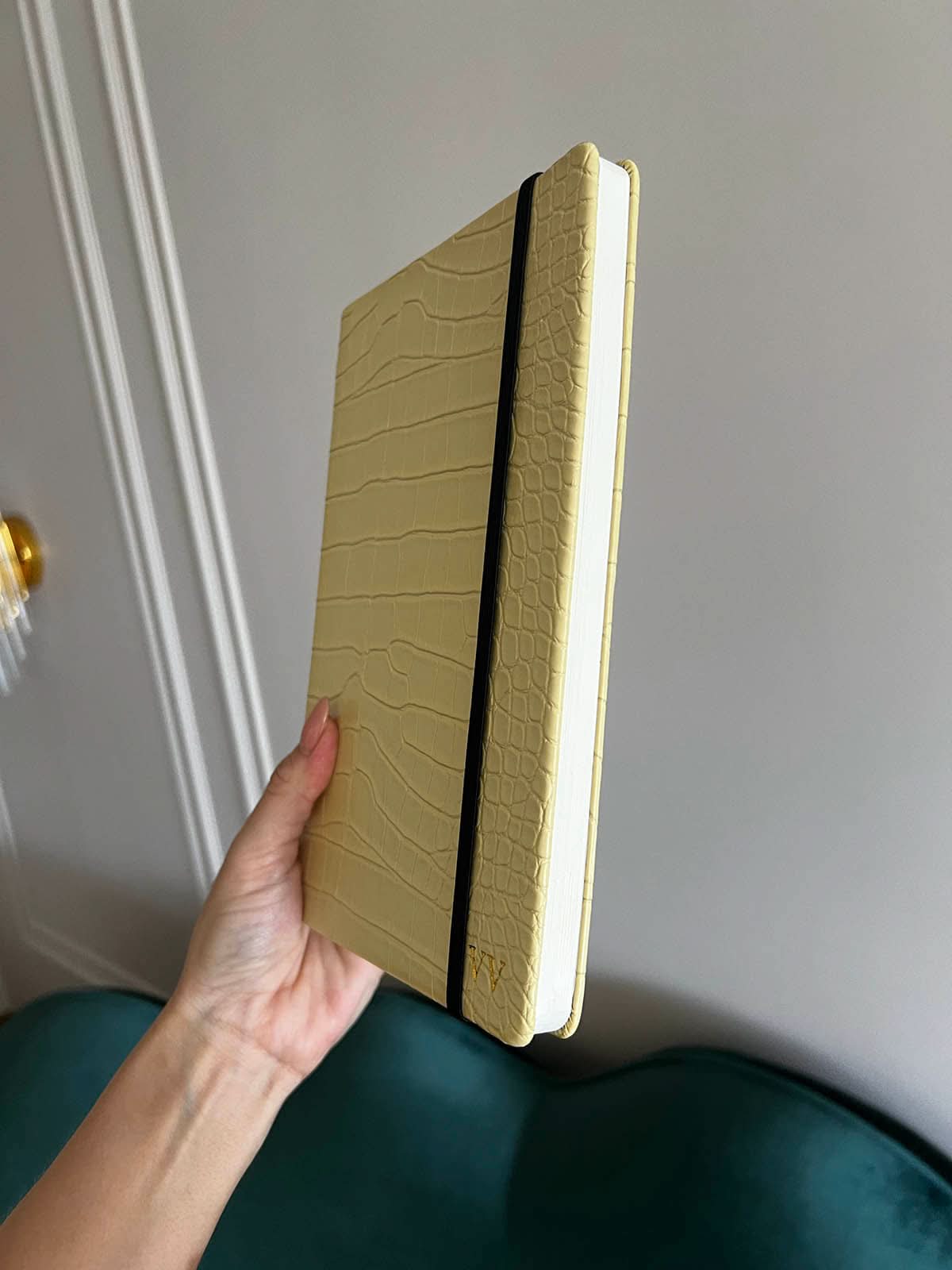 Agenda Sicilia de Maison Caviar, agenda anual con diseño elegante y detalles en tapa dura de alta calidad.