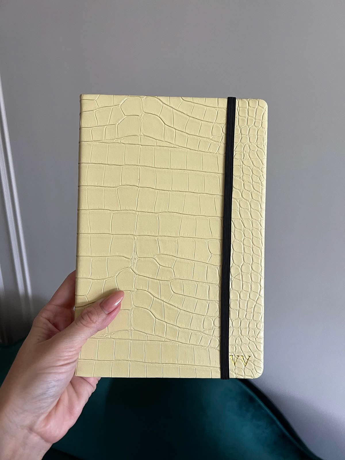Agenda Sicilia de Maison Caviar con diseño elegante y tapas duraderas, ideal para planificar y organizar el año.