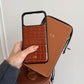 Funda para iPhone Maison Caviar Emily, funda protectora de teléfono con diseño elegante y material de alta calidad.