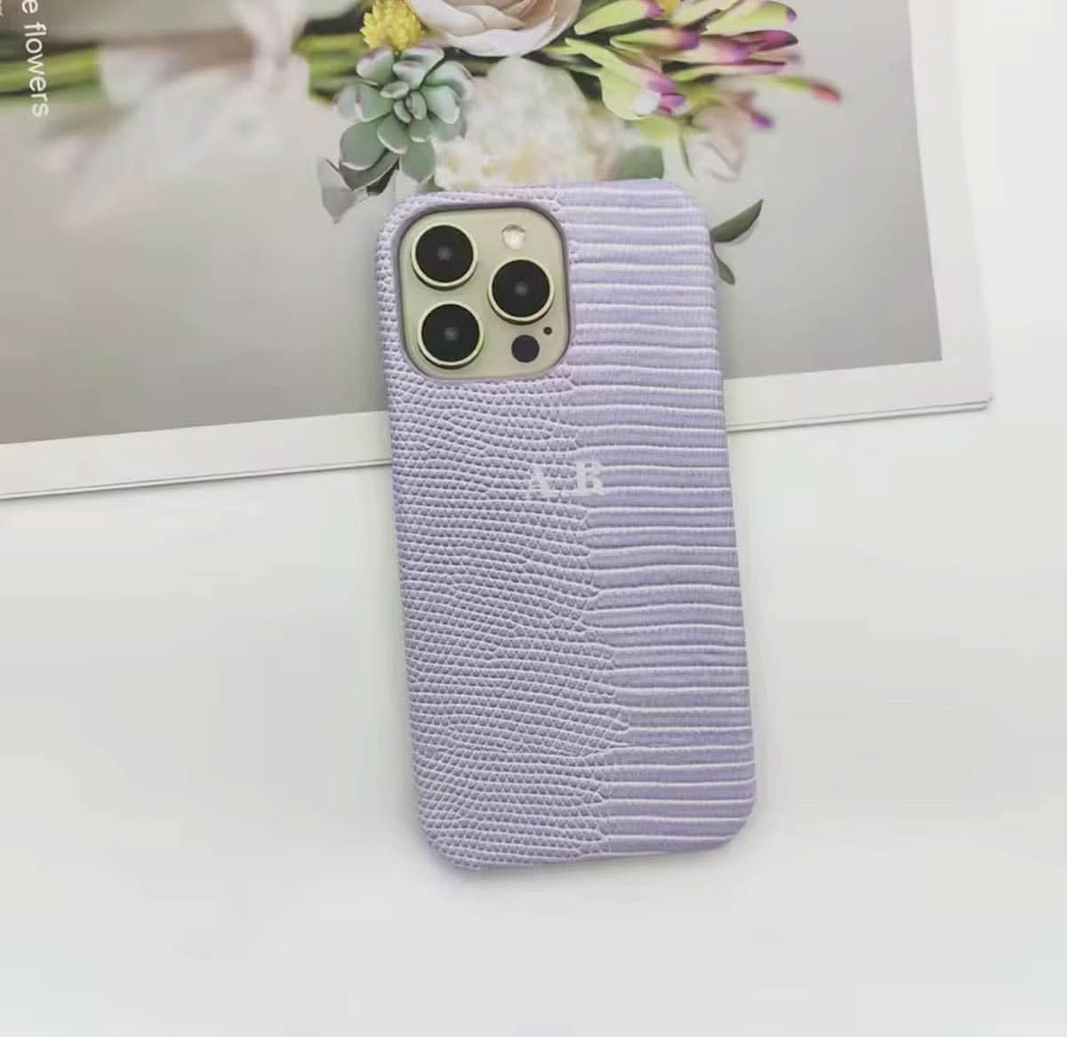 Funda para iPhone Maison Caviar Napoles, protección de alta calidad con diseño elegante y detalles en cuero.