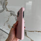 Funda para iPhone Maison Caviar Pisa, protección elegante en color neutro, con diseño resistente y acabado suave.