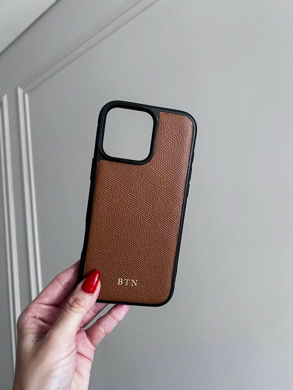 Funda para iPhone Maison Caviar Alicante en color, con diseño elegante y protección para el teléfono móvil.