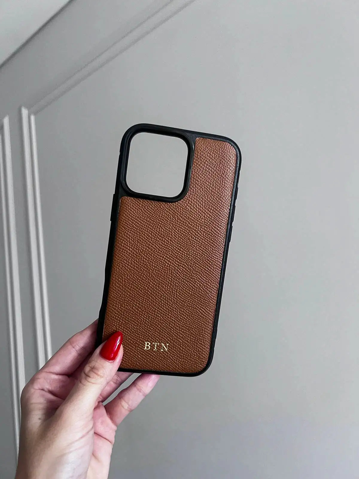 Funda para iPhone Maison Caviar Alicante en color, con diseño elegante y protección para el teléfono móvil.
