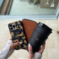 Funda para iPhone Maison Caviar en color ámbar, protección y estilo para teléfono inteligente, vista frontal con diseño elegante.