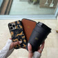 Funda para iPhone Maison Caviar en color ámbar, protección y estilo para teléfono inteligente, vista frontal con diseño elegante.