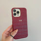 Funda para iPhone Milan de Maison Caviar, protección elegante en material de alta calidad con diseño moderno.