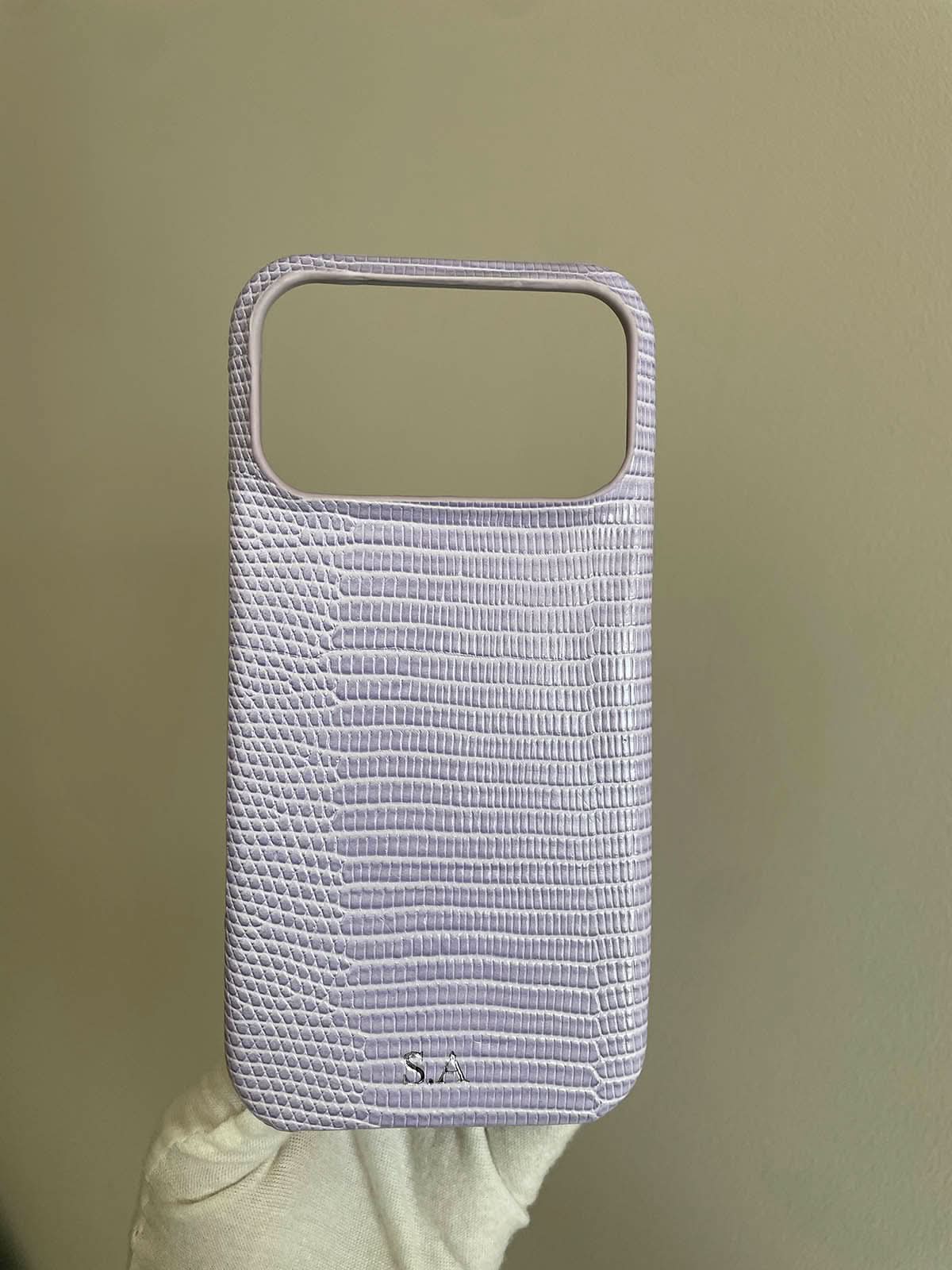 Funda para iPhone Maison Caviar Napoles, protección con diseño elegante y acabado de alta calidad, vista frontal del producto.