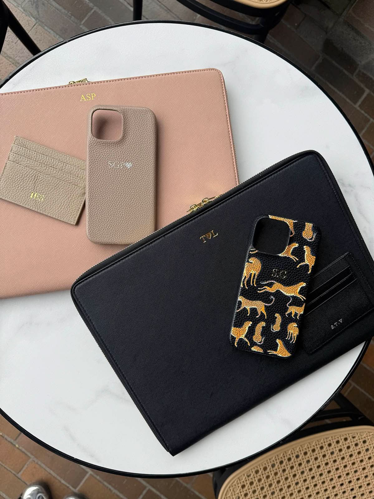 Funda para MacBook Monaco de Maison Caviar, protección elegante con diseño resistente y acabado de alta calidad.