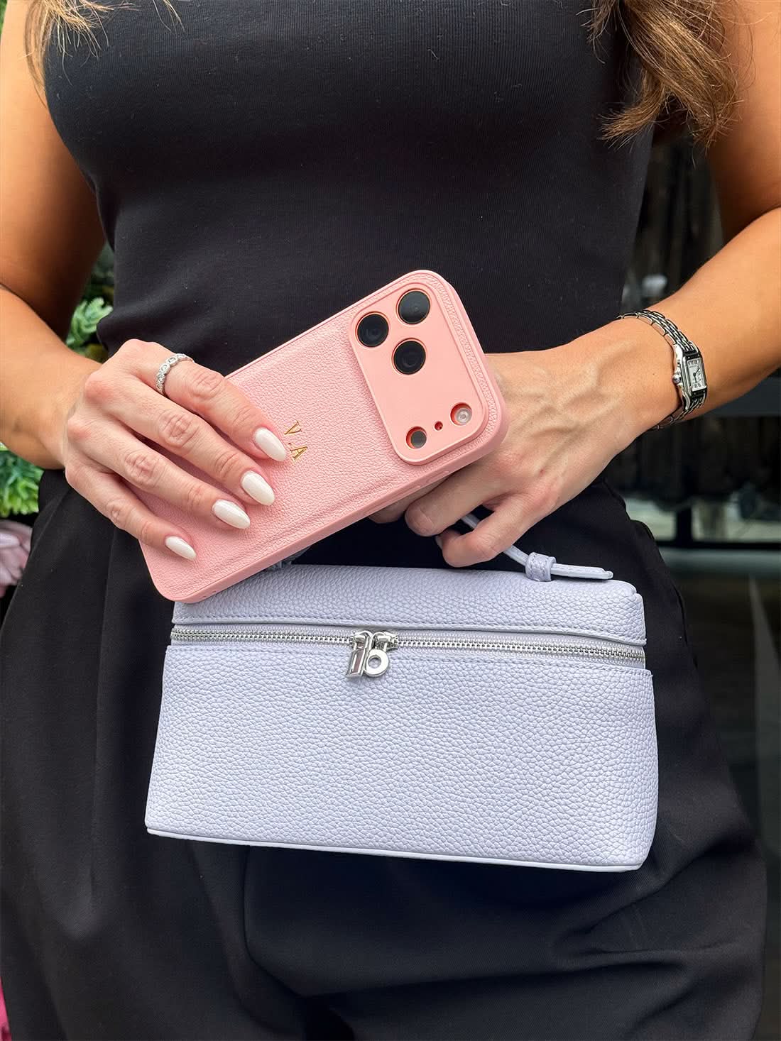 Funda para iPhone Roma de Maison Caviar, protección de alta calidad con diseño elegante y detalles en piel.