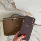 Funda para iPhone Maison Caviar Arthur en color negro, protección elegante con diseño de alta calidad.