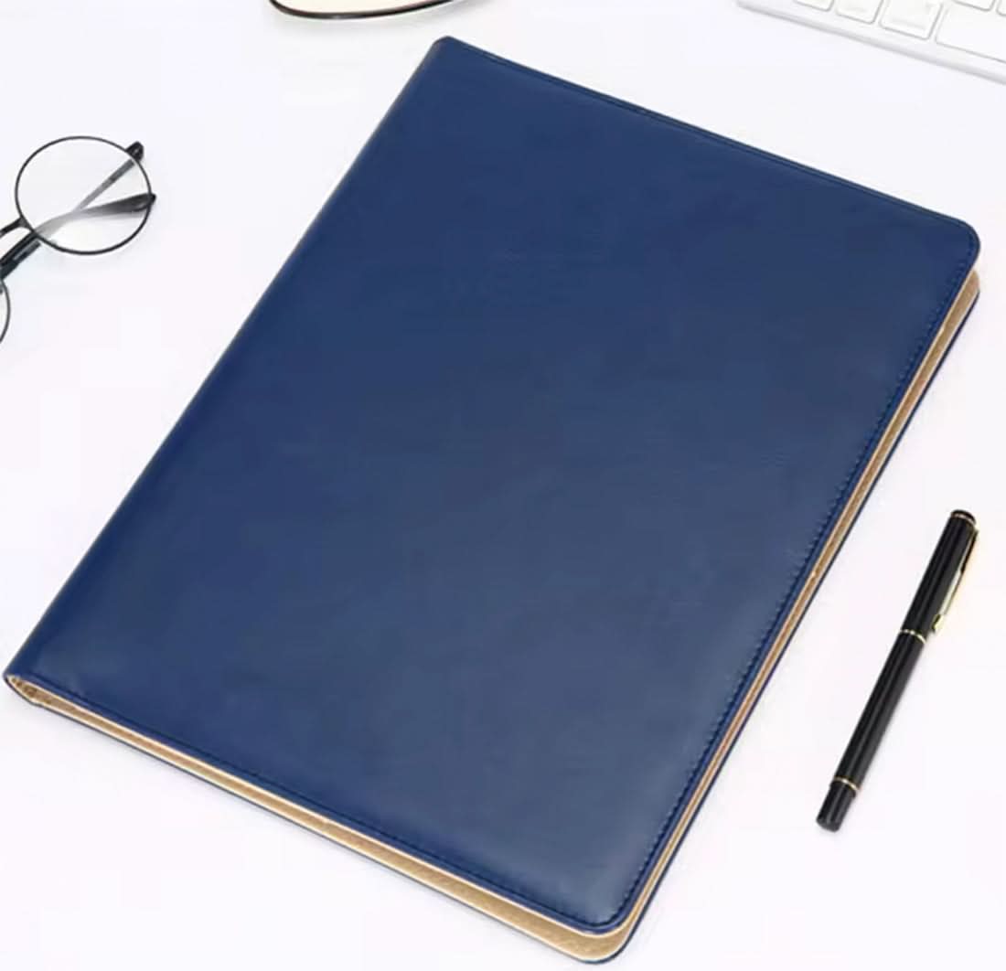 Portafolio Maison Caviar Amadeo de cuero negro con cierre metálico y asa superior, elegante y resistente para documentos.