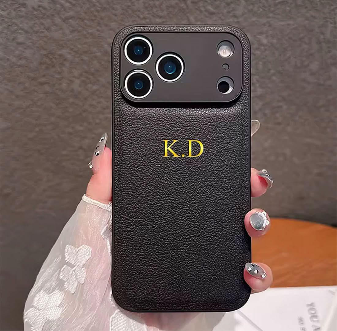 Funda para iPhone Maison Caviar Roma, protección de alta calidad con diseño elegante y detalles en la carcasa del teléfono.
