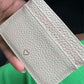 Tarjetero Maison Caviar Nina de cuero con múltiples ranuras para tarjetas y diseño elegante.