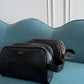 Bolso de viaje Giorgio de Maison Caviar, bolso tipo maleta con asas y compartimentos, en color negro, para viajes y uso diario.