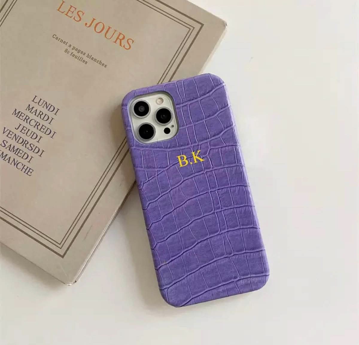 Fundas para iPhone Maison Caviar Milan, protección elegante en cuero con diseño sofisticado en la imagen.