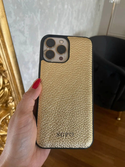 Funda para iPhone Bari de Maison Caviar, protección de alta calidad, diseño elegante y acabado en cuero.