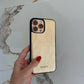 Funda para iPhone Bari de Maison Caviar, protección de alta calidad en diseño elegante y duradero, vista frontal del producto