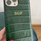Funda para iPhone Siena de Maison Caviar, protección elegante en cuero con detalles finos, vista frontal en color negro.
