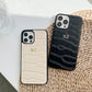 Funda para iPhone Valencia de Maison Caviar, protección elegante en color vibrante, vista frontal del diseño de la funda.