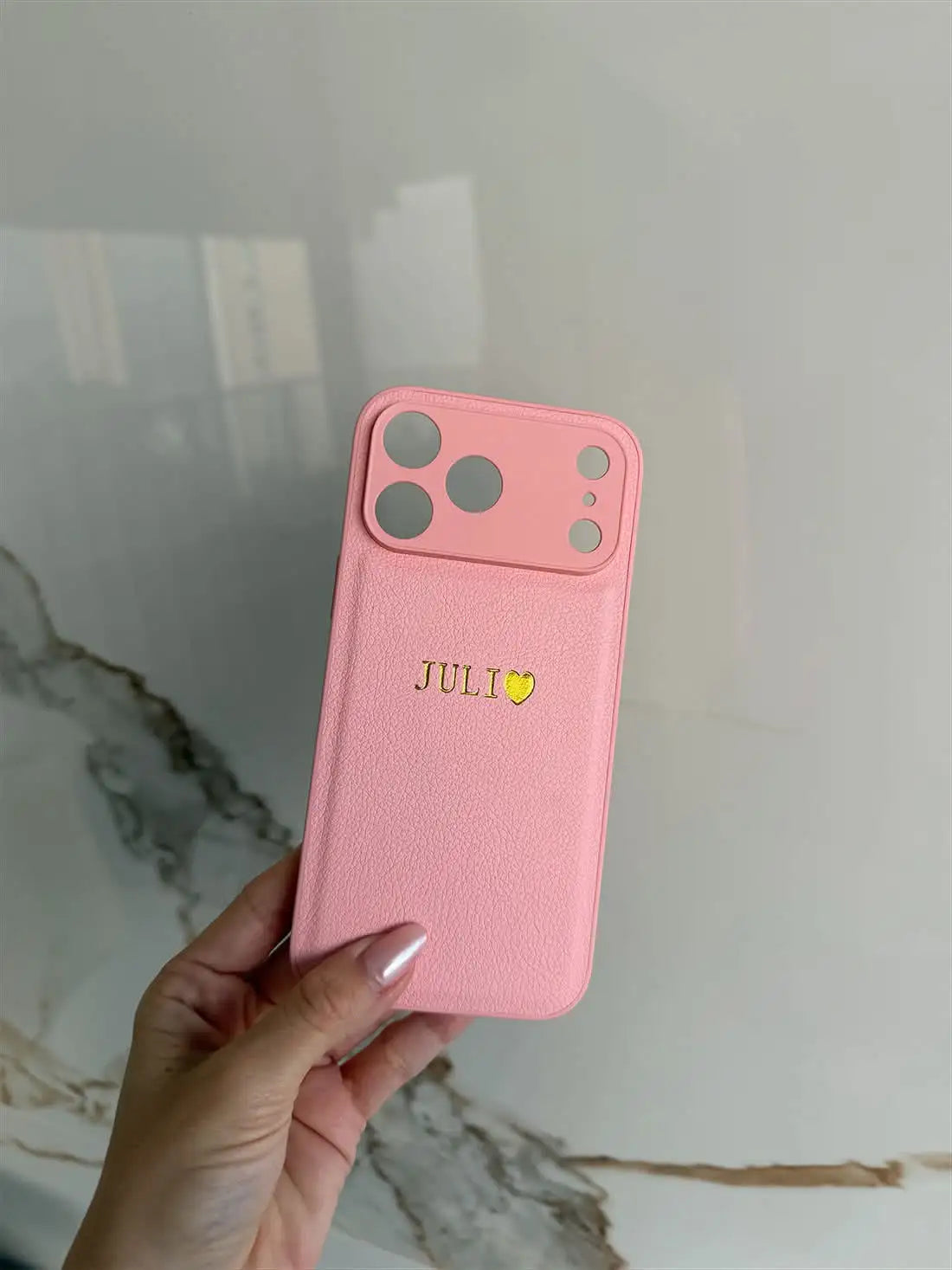 Funda para iPhone Roma de Maison Caviar, protección elegante en cuero con diseño clásico y acabado de alta calidad.