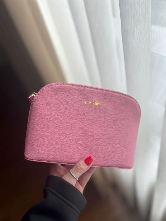 Bolsa de tocador Salamanca de Maison Caviar, elegante y compacta, con compartimentos para cosméticos y artículos de belleza.
