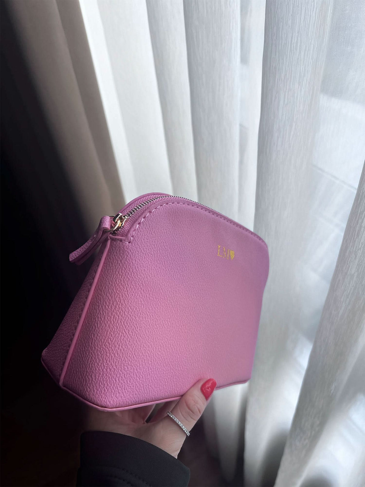 Bolsa de maquillaje Salamanca de Maison Caviar, organizador de belleza con compartimentos y diseño elegante.