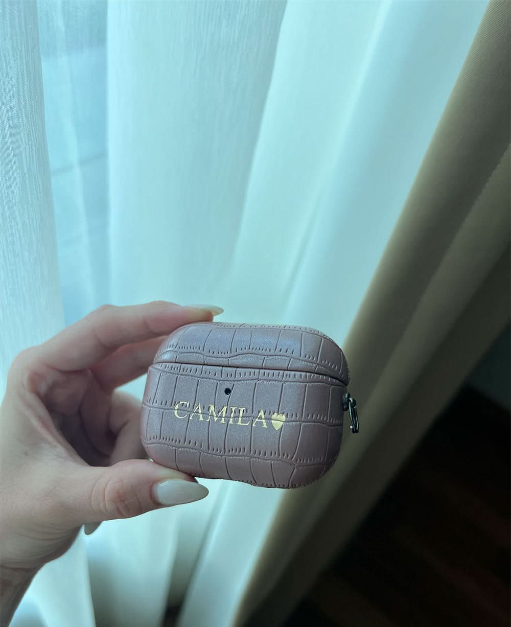 Estuche para Airpods Maison Caviar con diseño de Ámsterdam, protección elegante y duradera para auriculares Apple.
