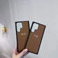 Funda Samsung Benedetto de Maison Caviar, protectora y elegante, con diseño artesanal en cuero y detalles sofisticados.