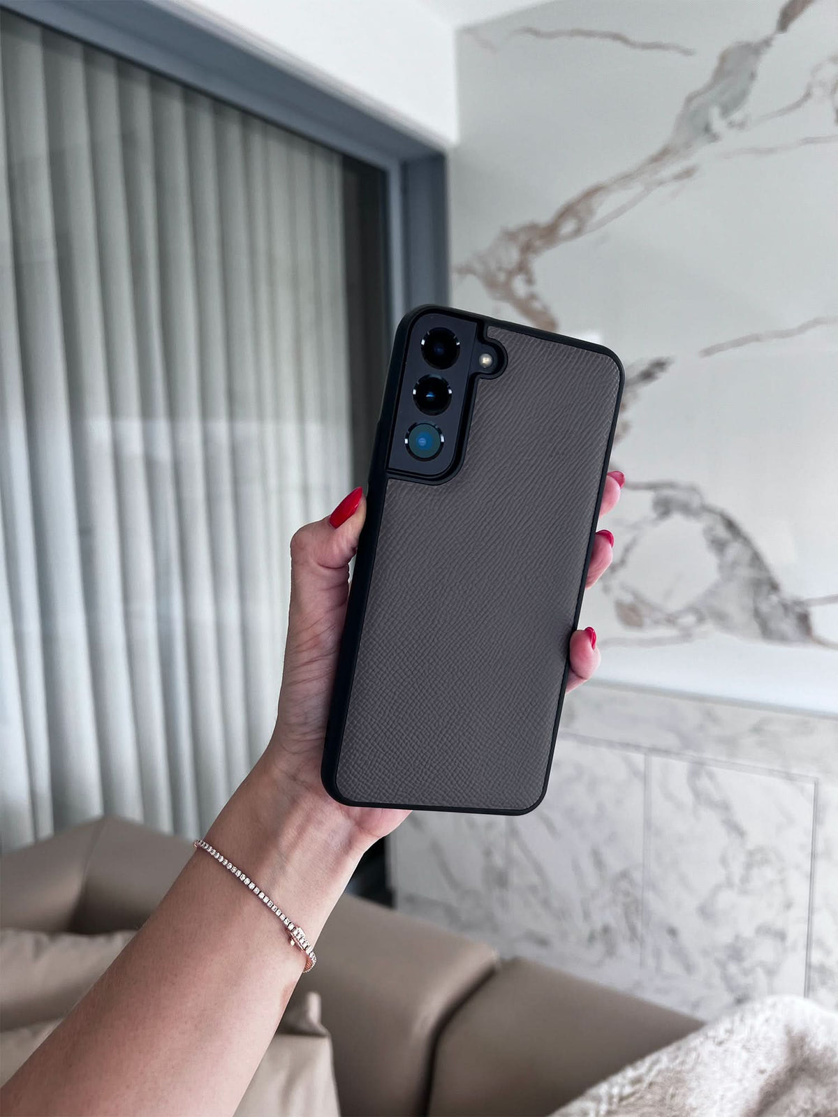 Funda Samsung Benedetto de Maison Caviar, protección elegante para teléfono con diseño de alta calidad y acabado en cuero.