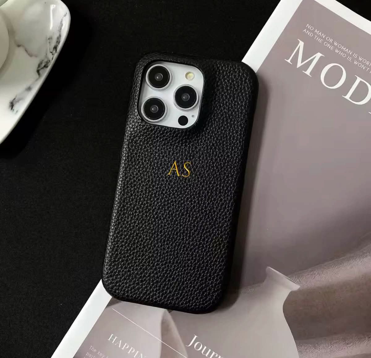 Funda para iPhone Pisa de Maison Caviar, protección elegante con diseño resistente y acabado de alta calidad.
