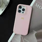 Funda para iPhone Pisa de Maison Caviar, protección elegante en cuero con detalles sofisticados, vista frontal del producto.
