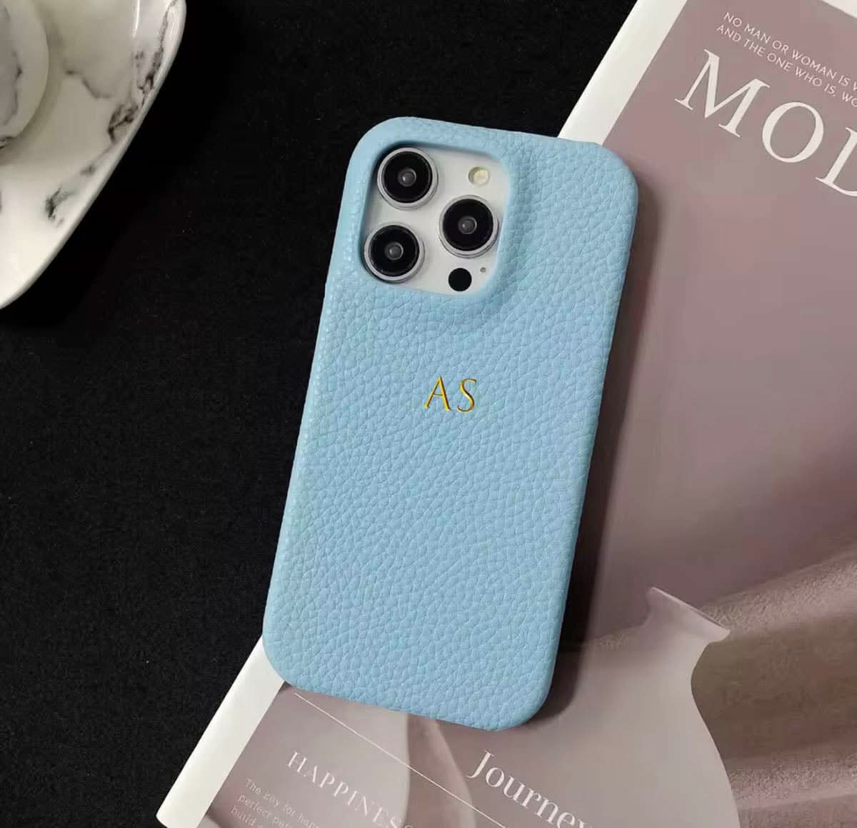 Funda para iPhone Maison Caviar Pisa, protección elegante en diseño resistente, vista frontal del case en color neutro.