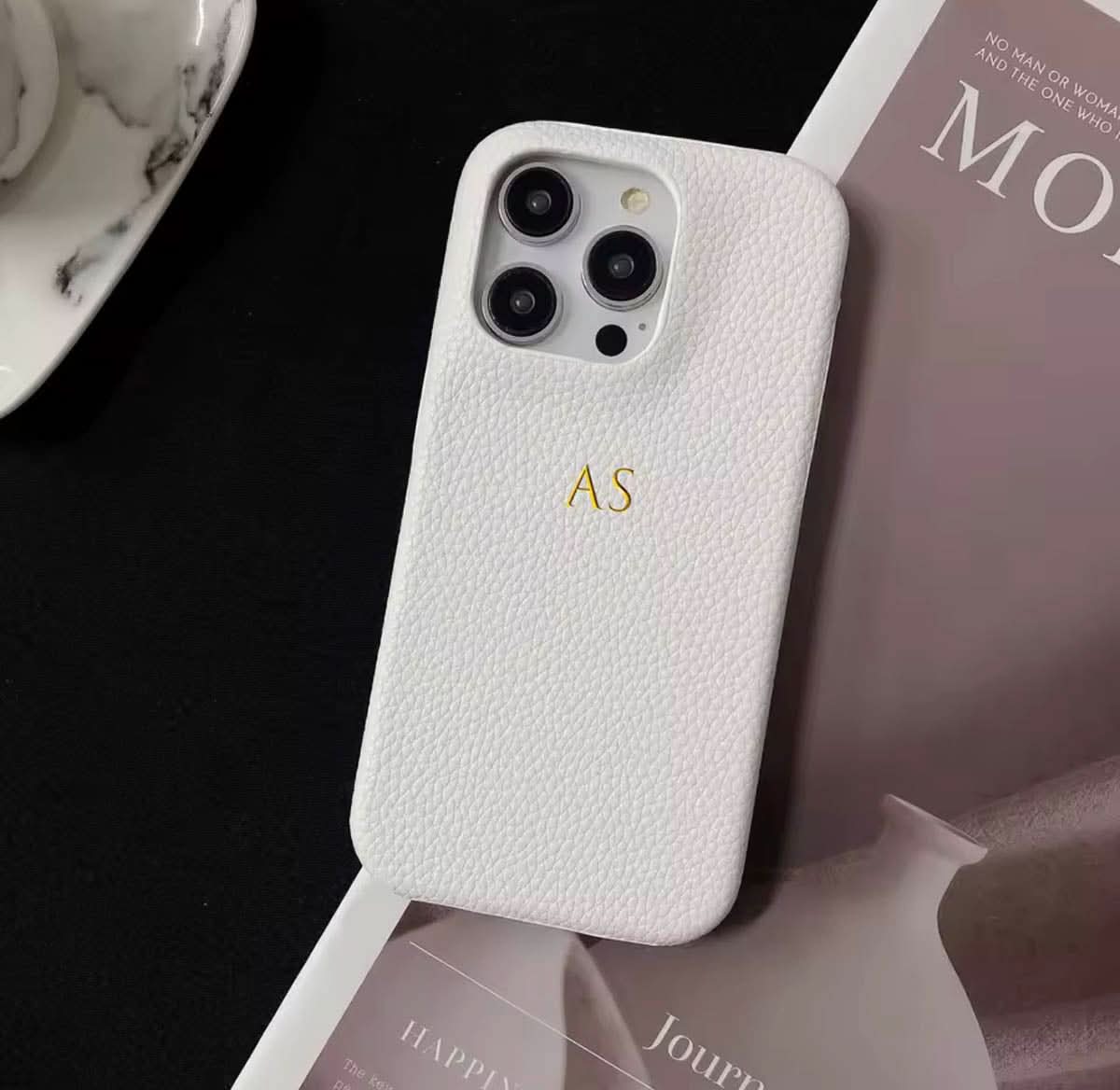 Funda para iPhone Pisa de Maison Caviar, protección de alta calidad, diseño elegante y material resistente, vista frontal del caso.