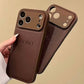 Funda para iPhone Madrid de Maison Caviar, protección de alta calidad con diseño elegante y detalles en la parte trasera del teléfono.