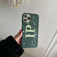 Funda para iPhone Maison Caviar Alice con diseño elegante y protección, vista frontal del caso en color y detalles decorativos