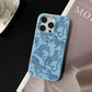 Funda para iPhone Abby de Maison Caviar, protección elegante con diseño en la parte trasera, en color neutro.