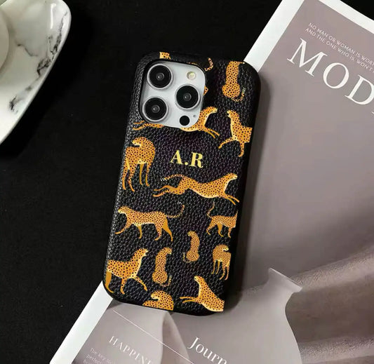 Funda para iPhone Amber de Maison Caviar, protección transparente y elegante con acabado en ámbar.