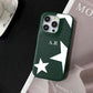 Funda para iPhone Liam de Maison Caviar, protección elegante en color negro con detalles en relieve, vista frontal sobre fondo neutro.