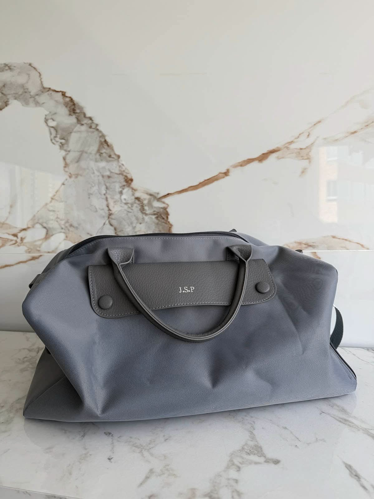 Bolso Salvatore de Maison Caviar, bolso de mujer en cuero con detalles elegantes, vista frontal en color negro.