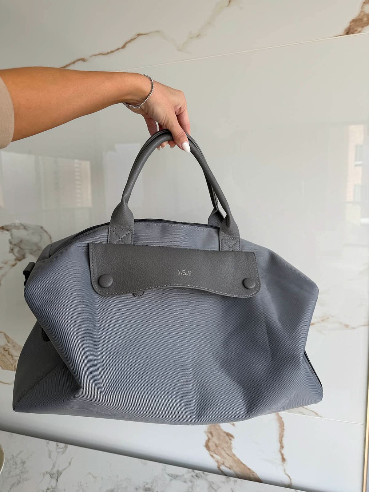 Bolso Salvatore de Maison Caviar, bolso de cuero con diseño elegante y detalles en la imagen.