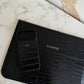 Funda para MacBook Maison Caviar Nobu, protección de piel elegante en color negro con detalles de alta calidad para MacBook.