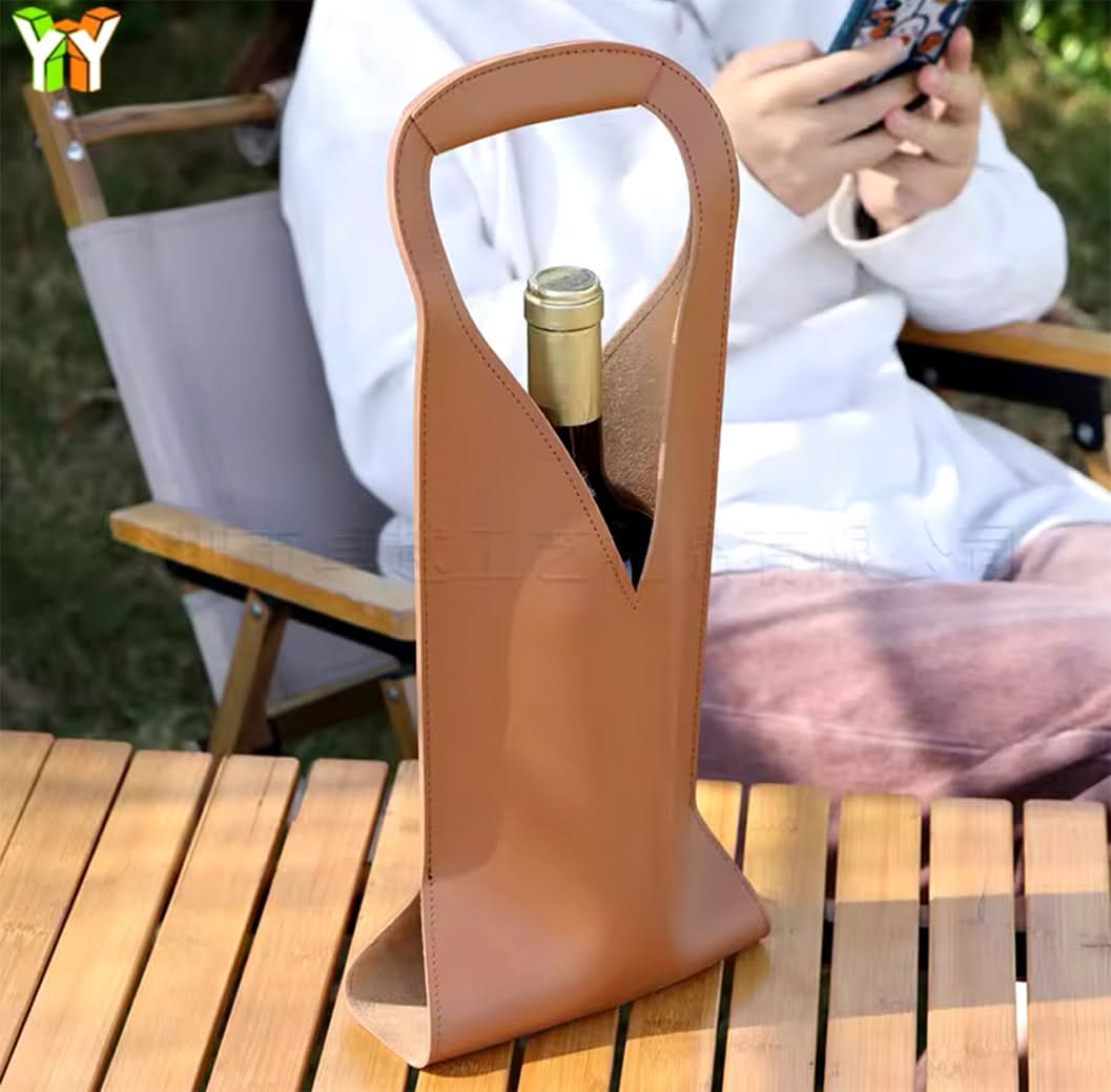 Porta vino Maison Caviar Bastian, elegante soporte para botellas de vino en madera con diseño moderno y acabado refinado.