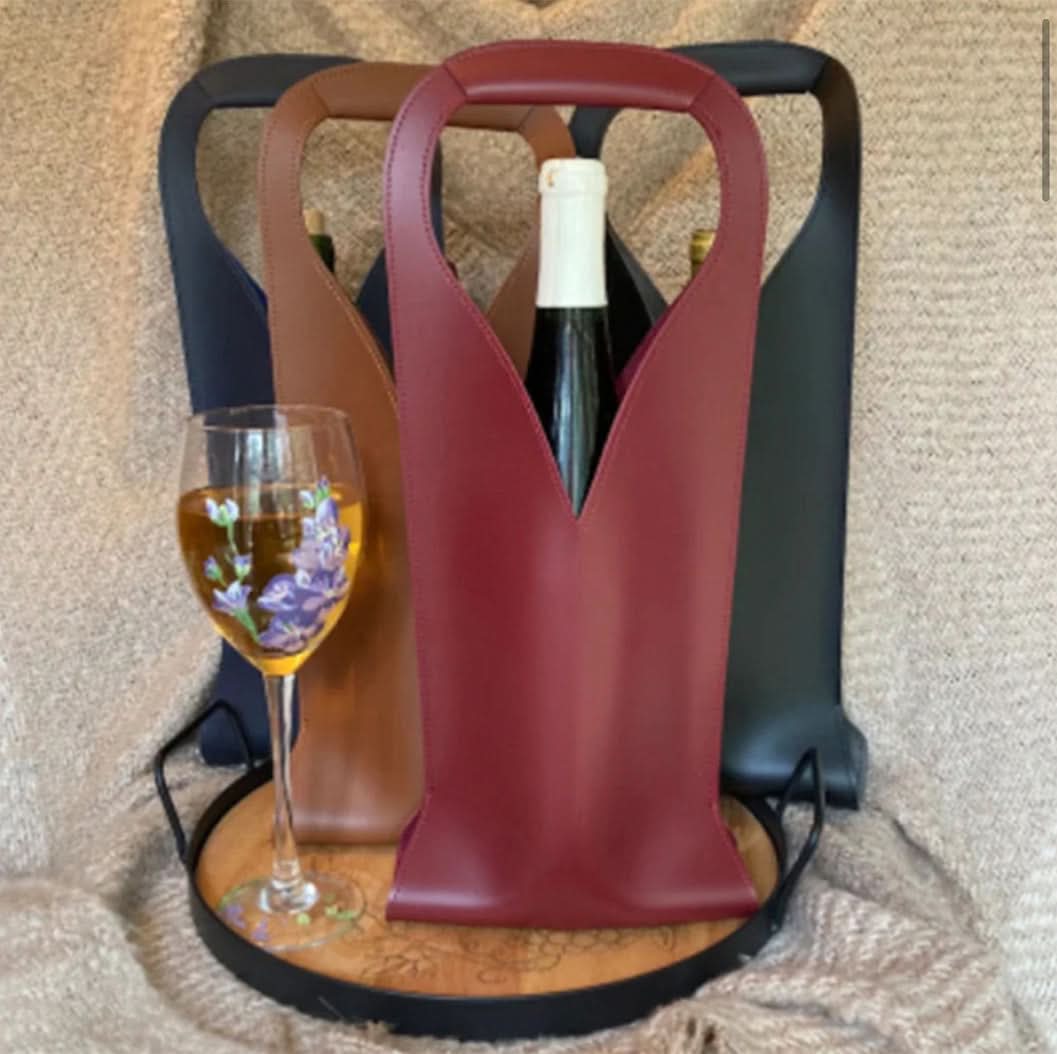 Porta vino Maison Caviar Bastian, soporte elegante para botellas de vino en madera natural con diseño moderno.