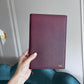 Agenda Sicilia de Maison Caviar, portada con diseño elegante, abierta mostrando páginas internas con fechas y notas.