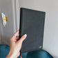 Agenda Sicilia de Maison Caviar, agenda anual con diseño elegante en portada, ideal para planificación y organización diaria.