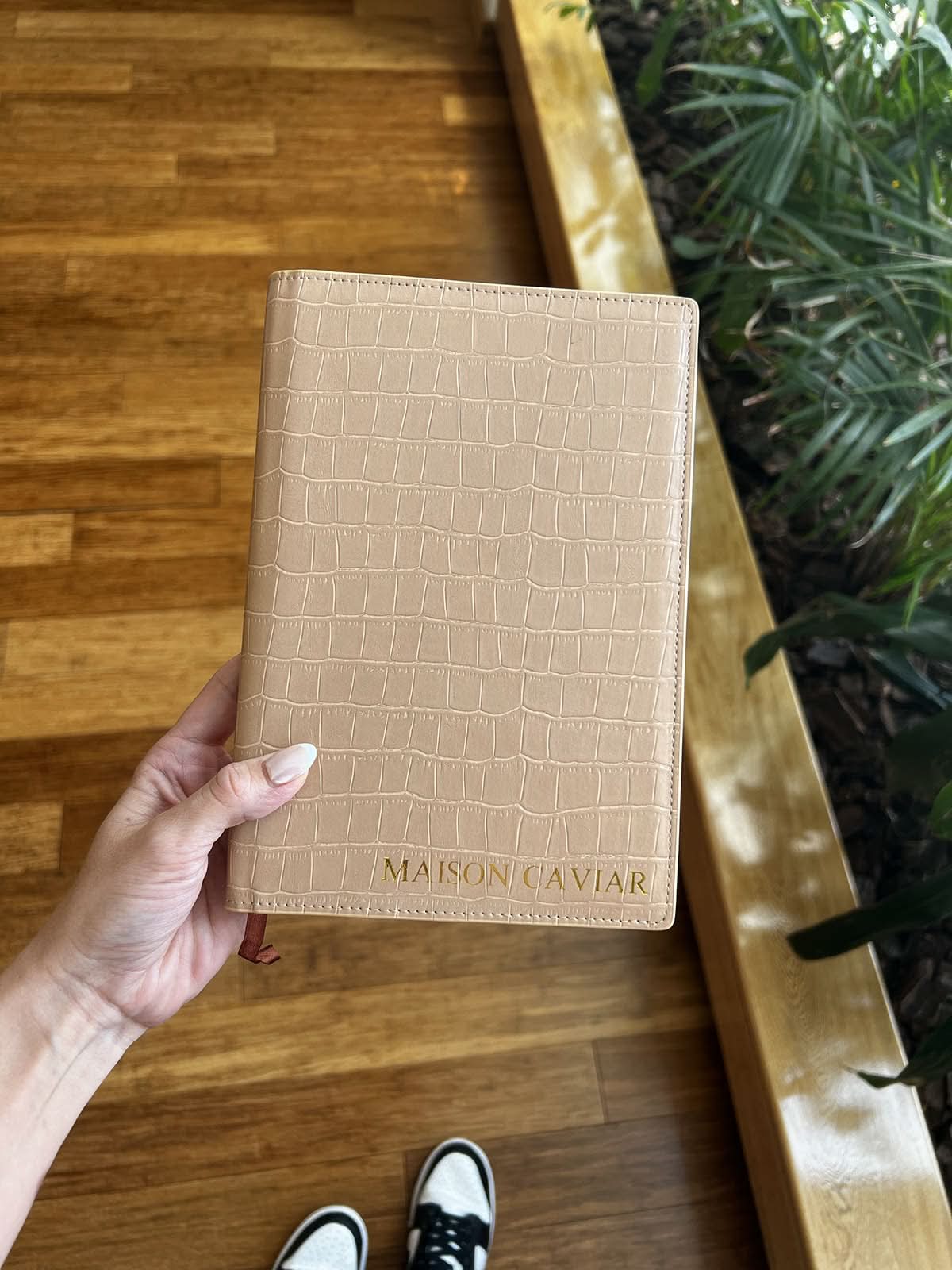 Agenda Sicilia de Maison Caviar, agenda semanal con diseño elegante y detalles en tapa dura, ideal para organizarse.