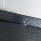 Funda para Macbook Maison Caviar Nobu en color negro, con acabado elegante y protección para portátil, vista frontal.
